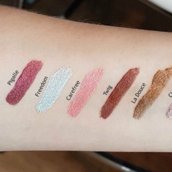 STILA Shimmer & Glow Liquid Eye Shadow in Carefree  - Picture 8 of 8